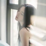 风吹散花瓣 才闻见花香