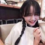 圈揽你的不安 爱笑的可爱女生头像