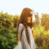 阳光下的LOMO意境女生头像