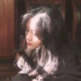 眉眼是银河，眼里有星辰。