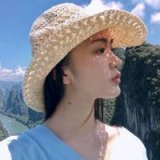 空洞和孤独，是依靠温暖的灯光填补