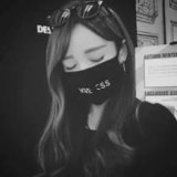 黑白色的记忆 伤感女生个性头像