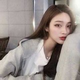 你笑着说只是朋友，可是眼底太过温柔