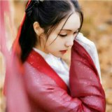 你明明没人疼，却还一副长不大的样子。