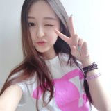 剪刀手卖萌经典QQ女生头像