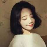 我的笑很僵硬，因为我不敢笑。