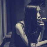 颓废伤感的抽烟女生qq头像