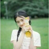 曾不听不想知你的近况， 谁与你每晚挽着手游荡。