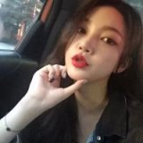 红唇烈酒的时尚女生QQ头像
