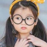 萌萌哒眼镜妹