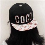 喜欢戴帽子的可爱女生QQ头像