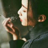 想走在一起说一些怕瞬间就会忘记的笑话