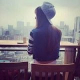 再热也热不过初恋 戴帽子的意境女生qq个性头像