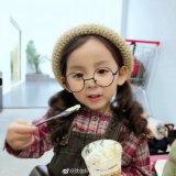 人有时候很奇怪 互相思念 却越走越远 ​ ​​