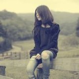 不如你与我十指相扣一起走