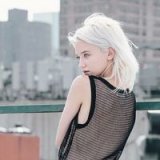 青春是欠砸的悲剧 女生个性欧美头像
