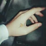 我还在努力地寻找着方向 ，离你最近的地方。