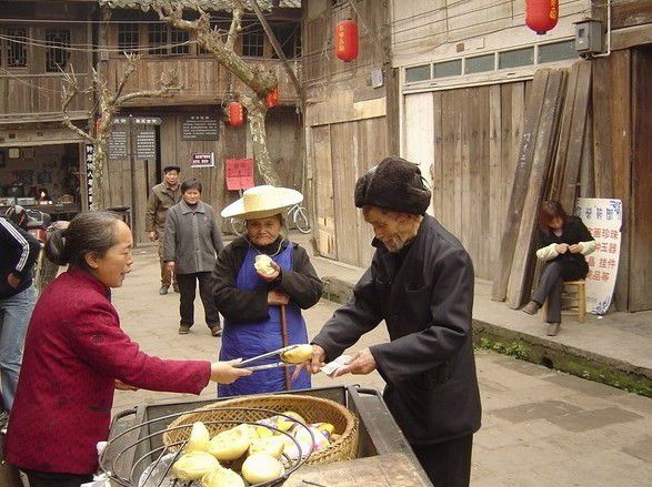 幸福的两个老人、感动了