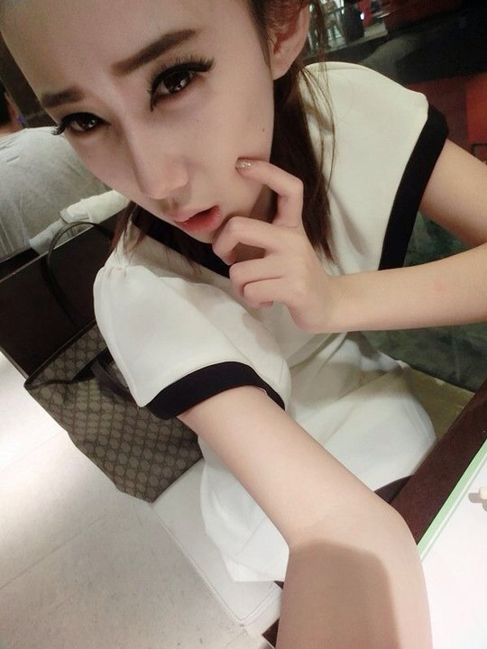 都是些美女图 喜欢给花吧