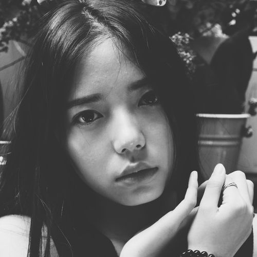 伤感唯美黑白女生图片 美丽的像童话