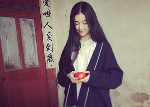 枯木逢春不再茂,年少且惜镜映人