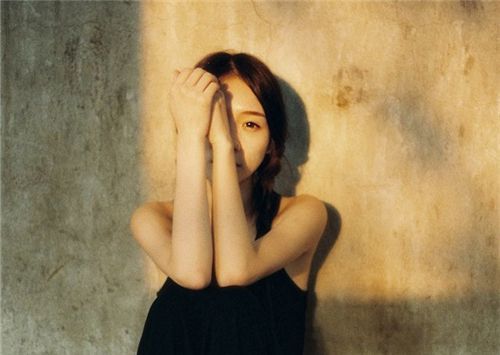 你光芒万丈站万人中央，也只为护我不再受伤