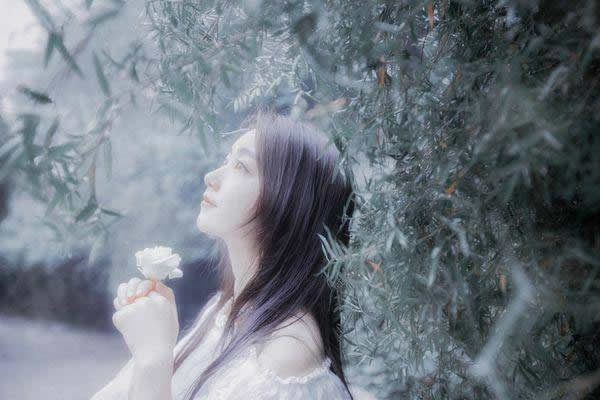 不爱你的人就像握不住的沙子