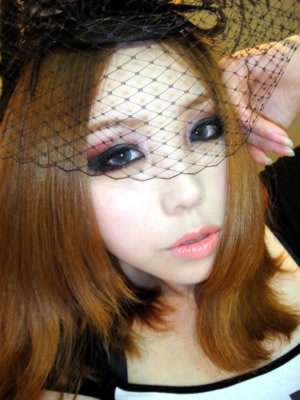 莫莫做了一个梦
梦里有爱莫莫的男人 爱莫莫的那两个女人
