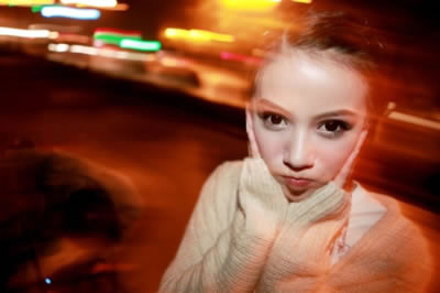 如蜜如毒的Lomo女生图片_一个人的世界不寂寞不难过