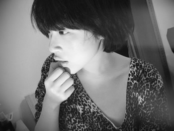 时间记忆Lomo女图空间素材_原来，爱那么的容易破碎