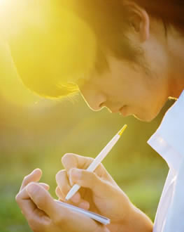 夏季清爽男女素材图_太阳那么大,你在哪里