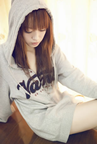 气质伤感女生qq空间图片_我希望我能将爱进行到底