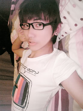 Make love 是幸福的表现方式_暖色情侣空间素材