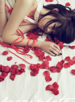 如蜜如毒的Lomo女生图片_一个人的世界不寂寞不难过http://www.qqqqp.com/html/old8/fzl/