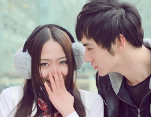 爱你卑微到尘埃里_暧昧小情侣QQ素材图片www.qqqqp.com