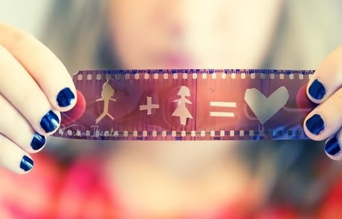 有你在 牵手就能取暖
有你在 拥抱就能勇敢
如果时间倒转 有你在
你不喜欢的我会改
