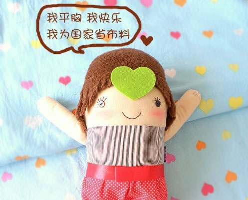 听一首歌 想念一段时光一个人。
我在怀念  你根本不可能怀恋的，
记忆泡在水里 我还在和回忆过不去
