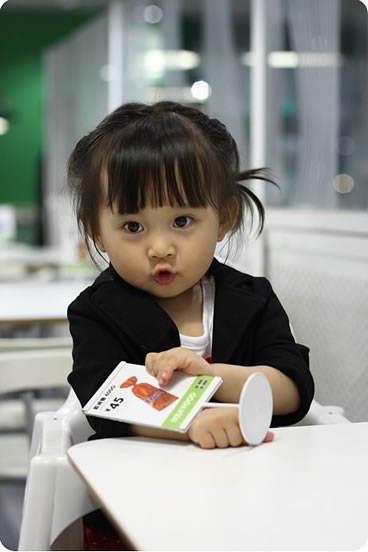他从未孤独
她亦不曾辜负
即便在这个喧嚣时代
枯萎的尘埃里也会繁花盛开
