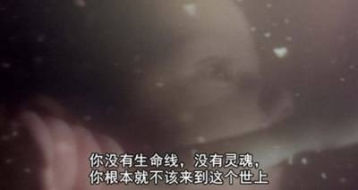原来自己的生命那么脆弱。躺在急救室 才发现那时候的我 终于没有那么累。可以安静的睡着。
从做完手术那一周。我怎么熬过来的。我自己最清楚。