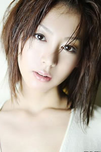 伤感颓废美女素材_虚伪的述说自己的问心无愧