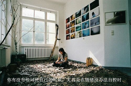 幸福其实很简单，有人爱，有事做，有所期待