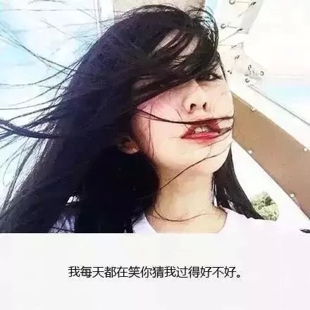 醉的人举起杯，笑的眼里全是泪。