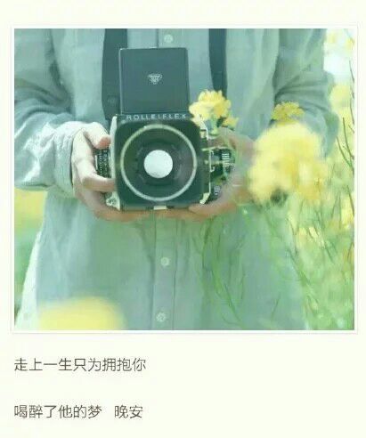 他听见有人唱着古老的歌，唱着今天还在远方发生的。