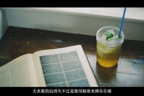 回忆是捉不到的月光，握紧就变暗
